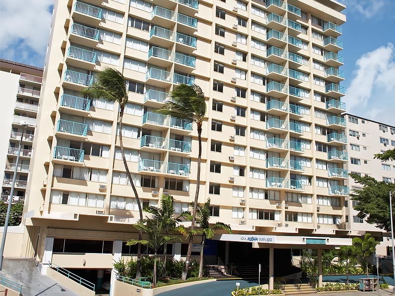 800x600-Aloha-Surf-Waikiki-Exterior.jpg